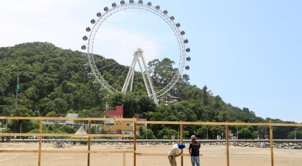 Ampliação da faixa de areia na praia de Balneário Camboriú